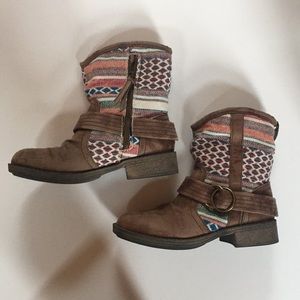 Roxy boots